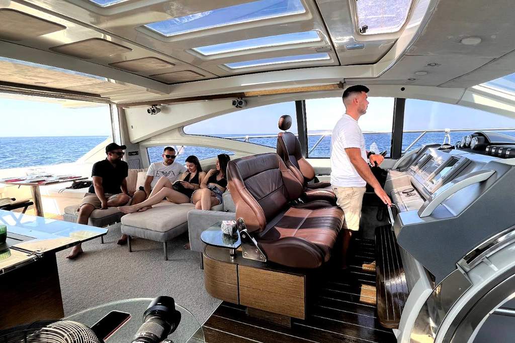 Azimut 68s