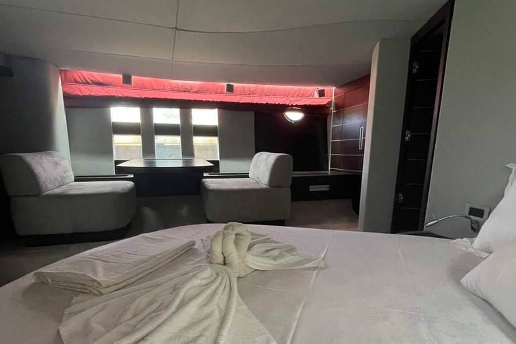 Azimut 68s