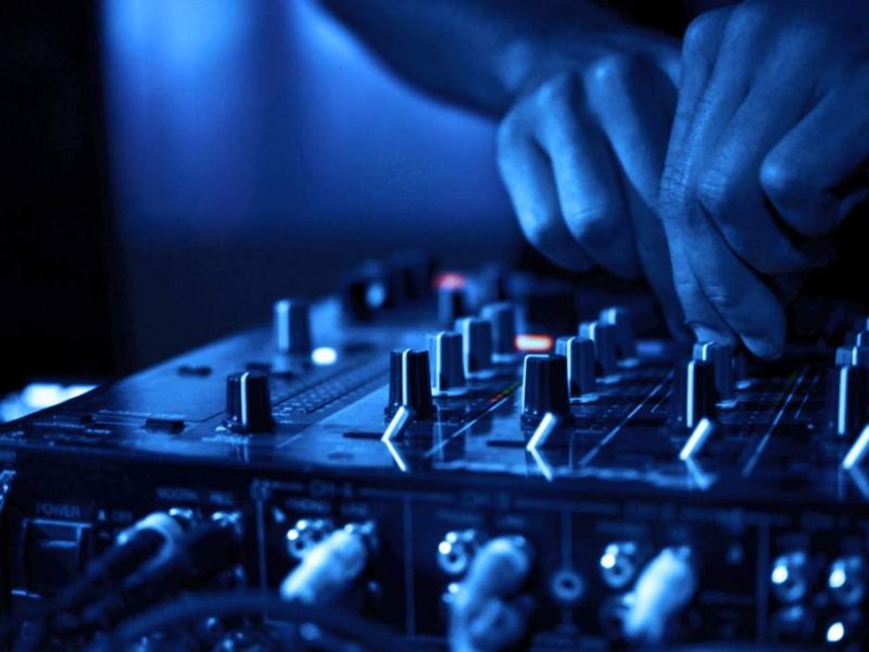 Djs & Pro Sound System — Velvet Yachts