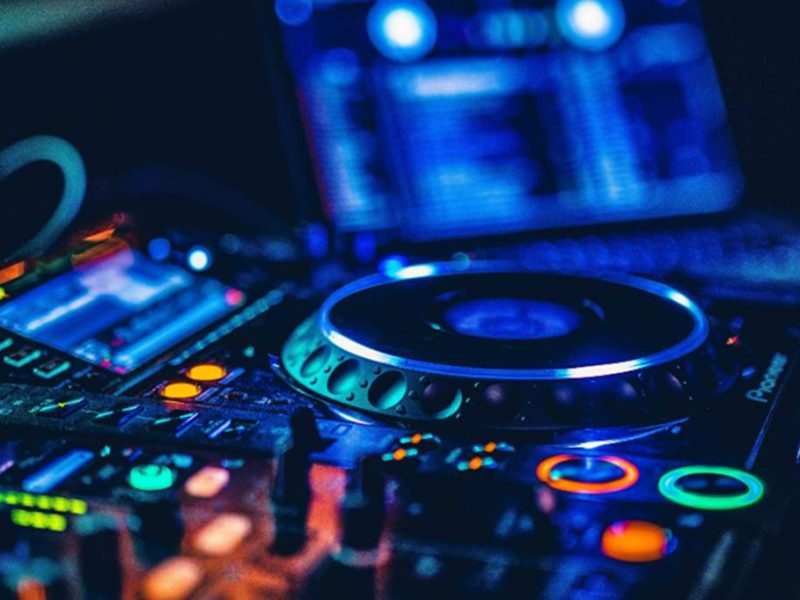 Djs & Pro Sound System — Velvet Yachts