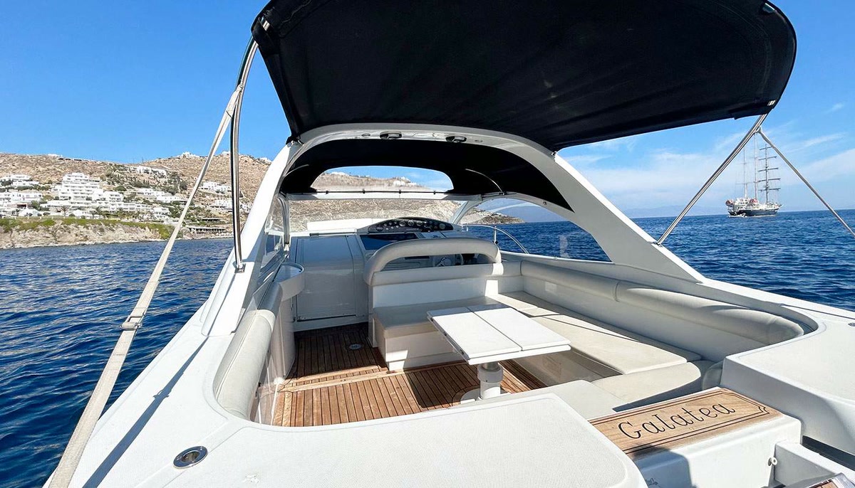 Pershing 38