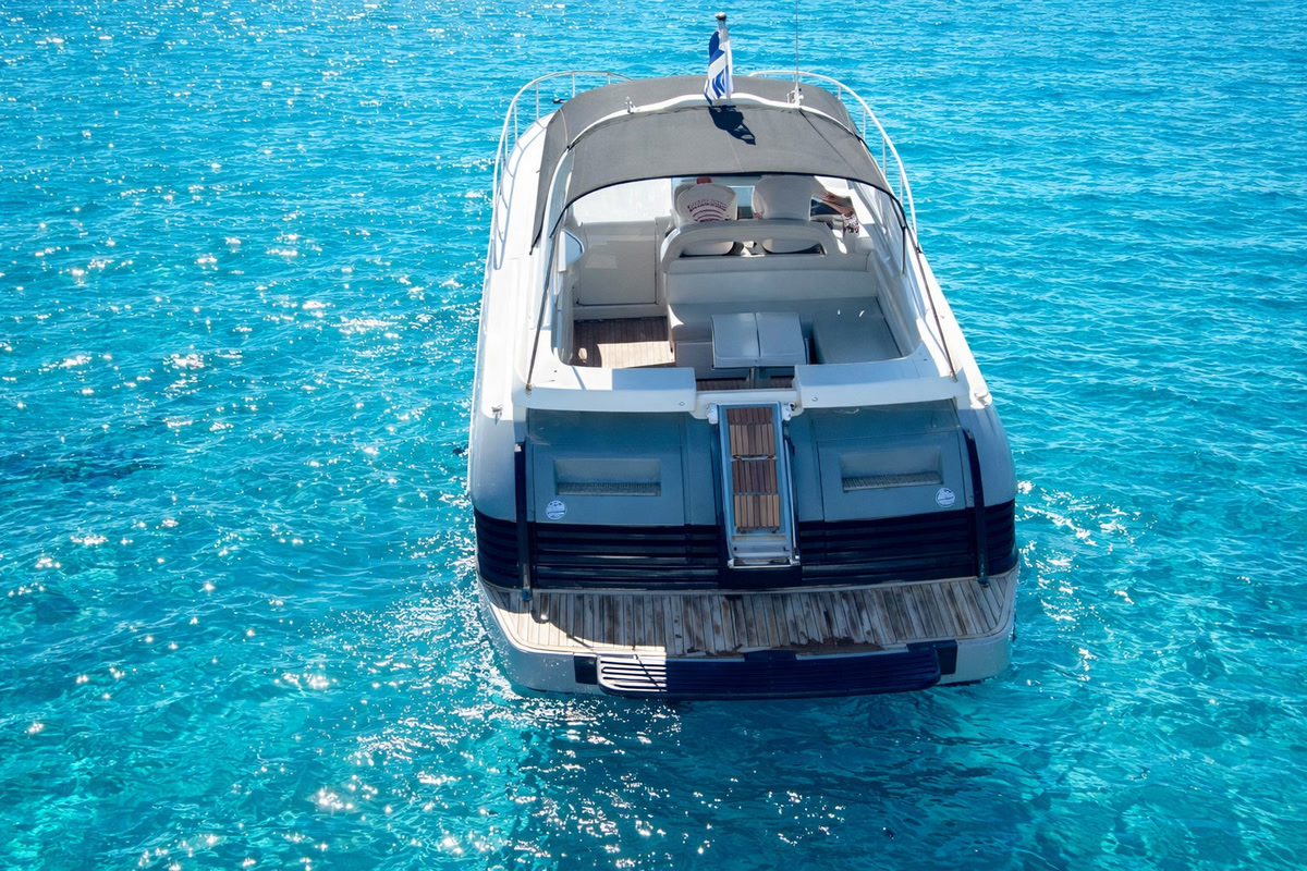 Pershing 38