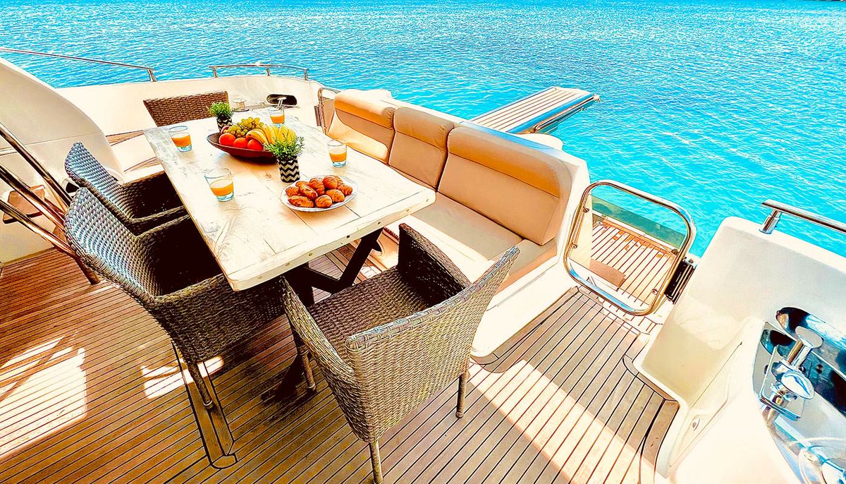 Azimut 58