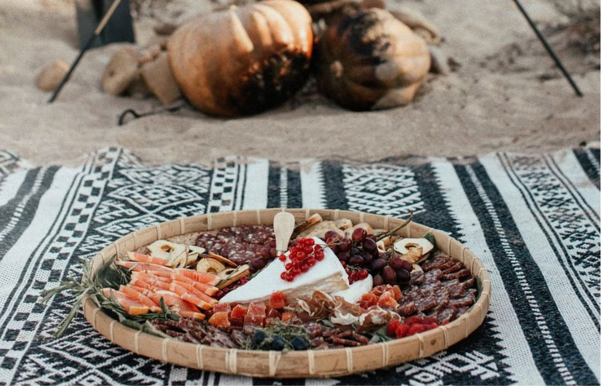Food Feast on a Secret Island