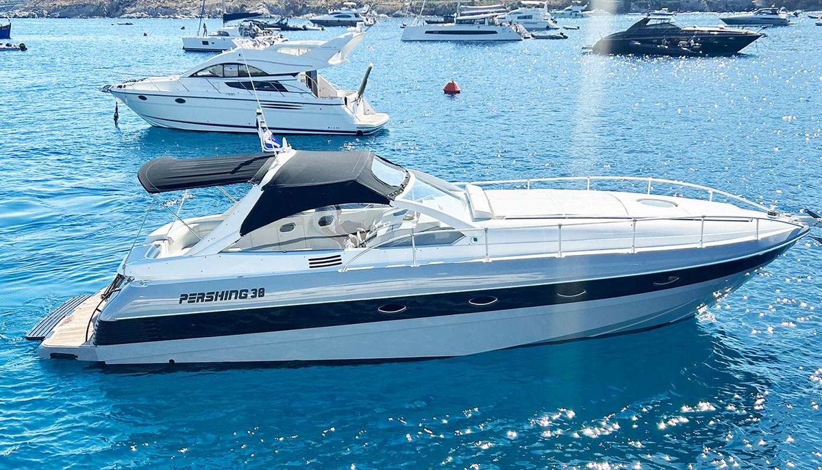 Pershing 38