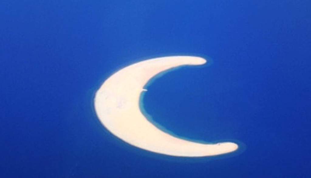 Dubai -> Crescent Moon Island