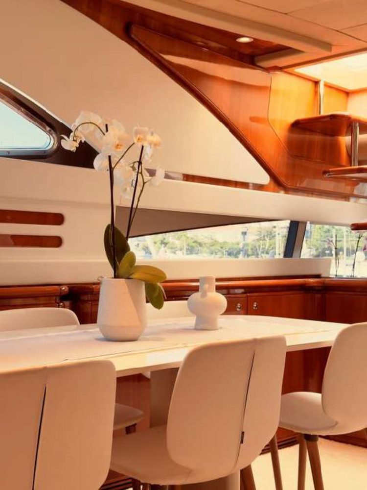 Ferretti 77S